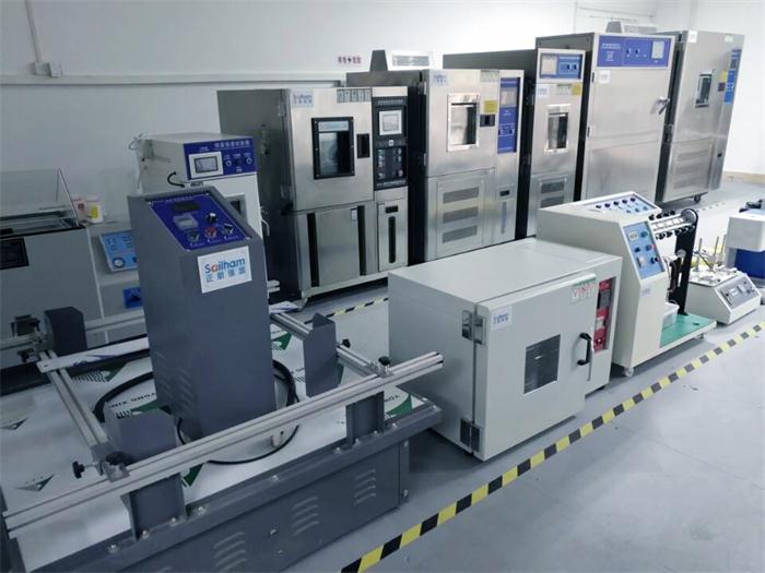 正航儀器部分設(shè)備成品存放區(qū)