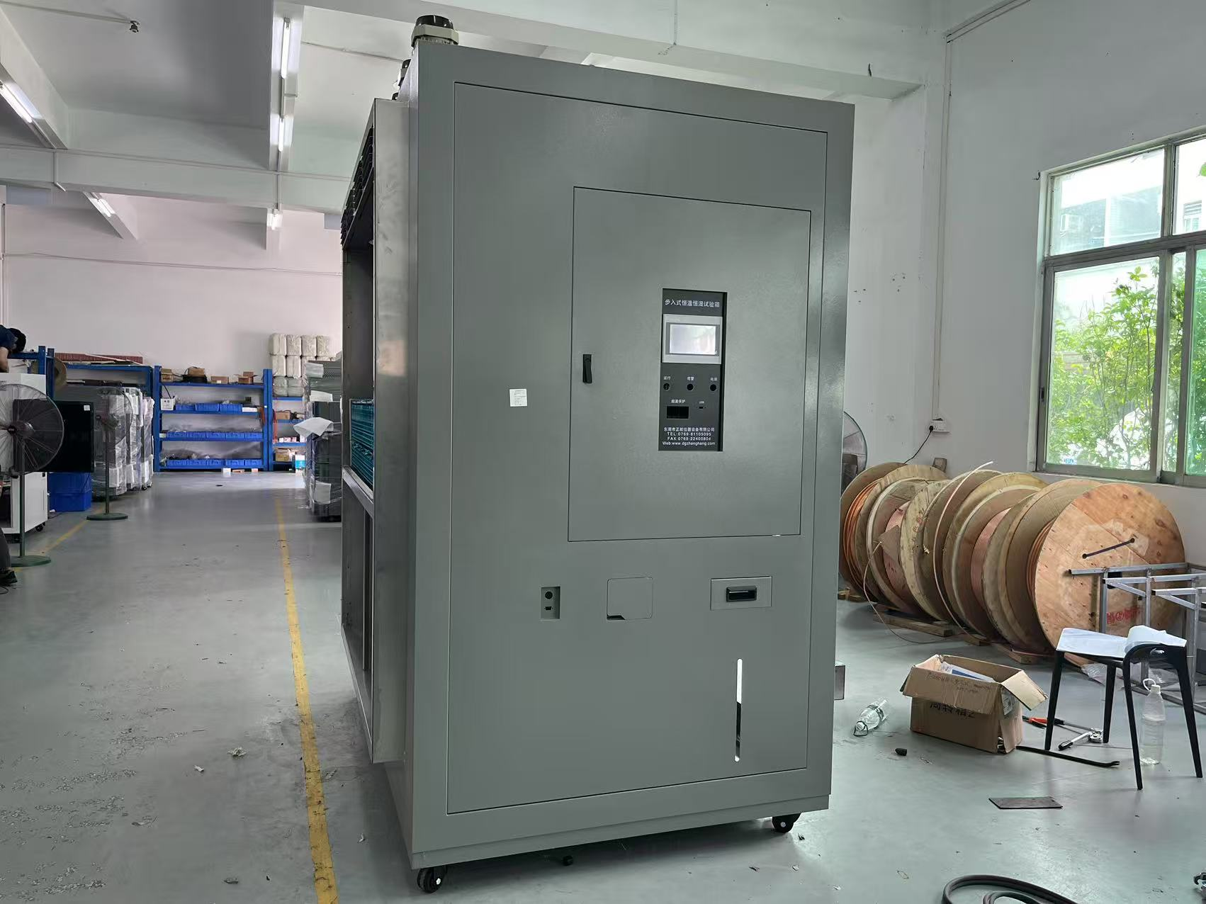 廣州客戶定制14.4m3分體型步入式恒溫恒濕試驗房--主控部分 廣州客戶定制14.4m3分體型步入式恒溫恒濕試驗房--主控部分